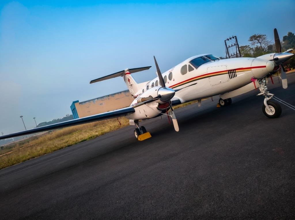 B200 Exterior Runway Angle