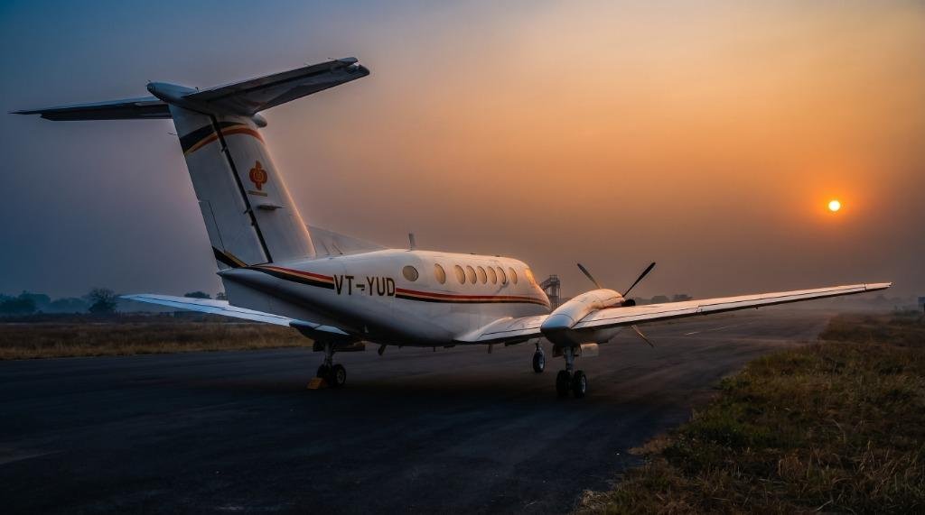 B200 Exterior Rear Tail angle sunset