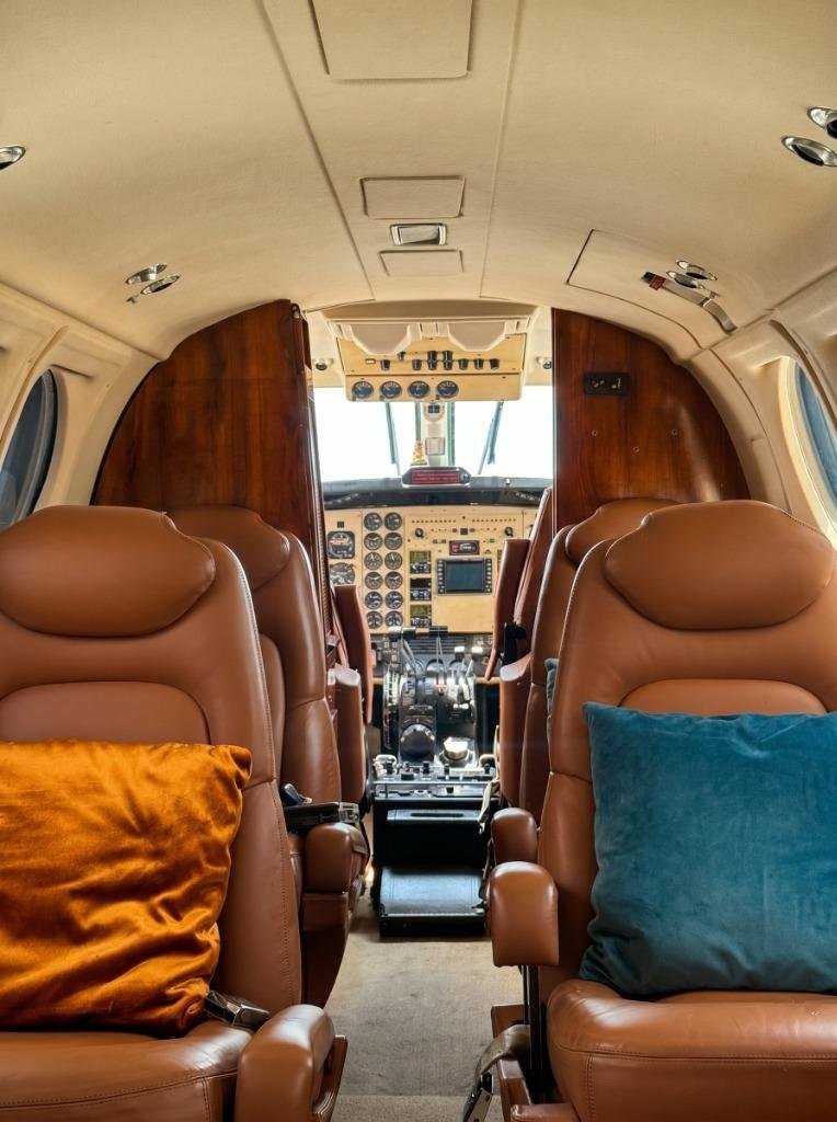 B200 Cabin Seat and Cockpit view